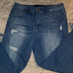 1822 Denim Blue Frayed Ankle Jeans